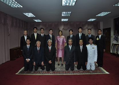 นำ MR.QIU JIN อธิการบดีมหาวิทยาลัยหัวเฉียวเมืองเซียะเหมิน สาธารณรัฐประชาชนจีน และคณะเข้าเฝ้าฯ สมเด็จพระเทพรัตนราชสุดาฯ สยามบรมราชกุมารี