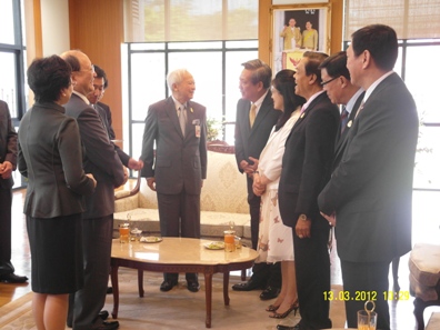 คณะผู้แทนเยี่ยมคารวะ พลเอกเปรม ติณสูลานนท์ ประธานองคมนตรี ณ ทำเนียบองคมนตรี