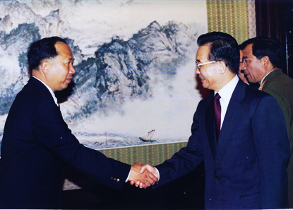 总理温家宝会见泰中文化经济协会秘书长蔡百山