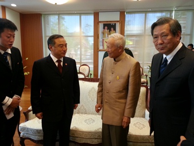 อธิการบดีมหาวิทยาลัยหัวเฉียว ประเทศจีน เข้าเยี่ยมคารวะประธานองคมนตรี